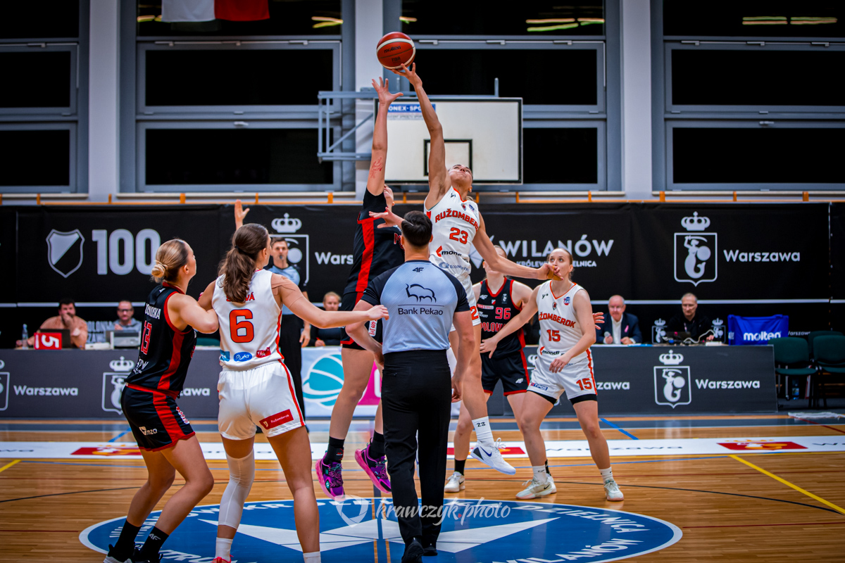 Słowacka dominacja w Warszawie i czeska ofensywa w Hradcu Králové